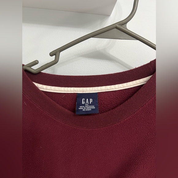 Gap Pullover - Picture 2 of 2